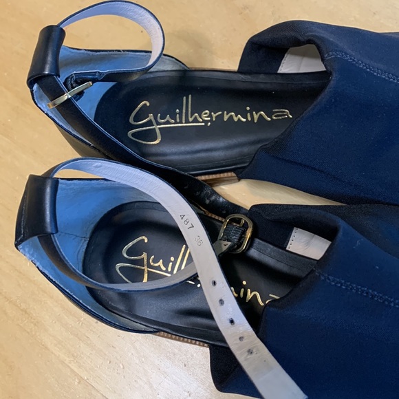 Guillermina ankle strap flat shoe. - Picture 2 of 8